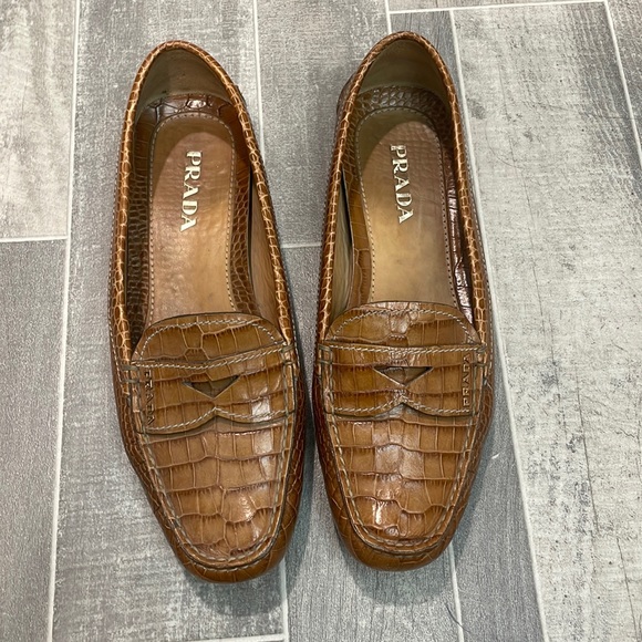 Tan brown Prada loafers - gorgeous alligator texture skin - Picture 1 of 6